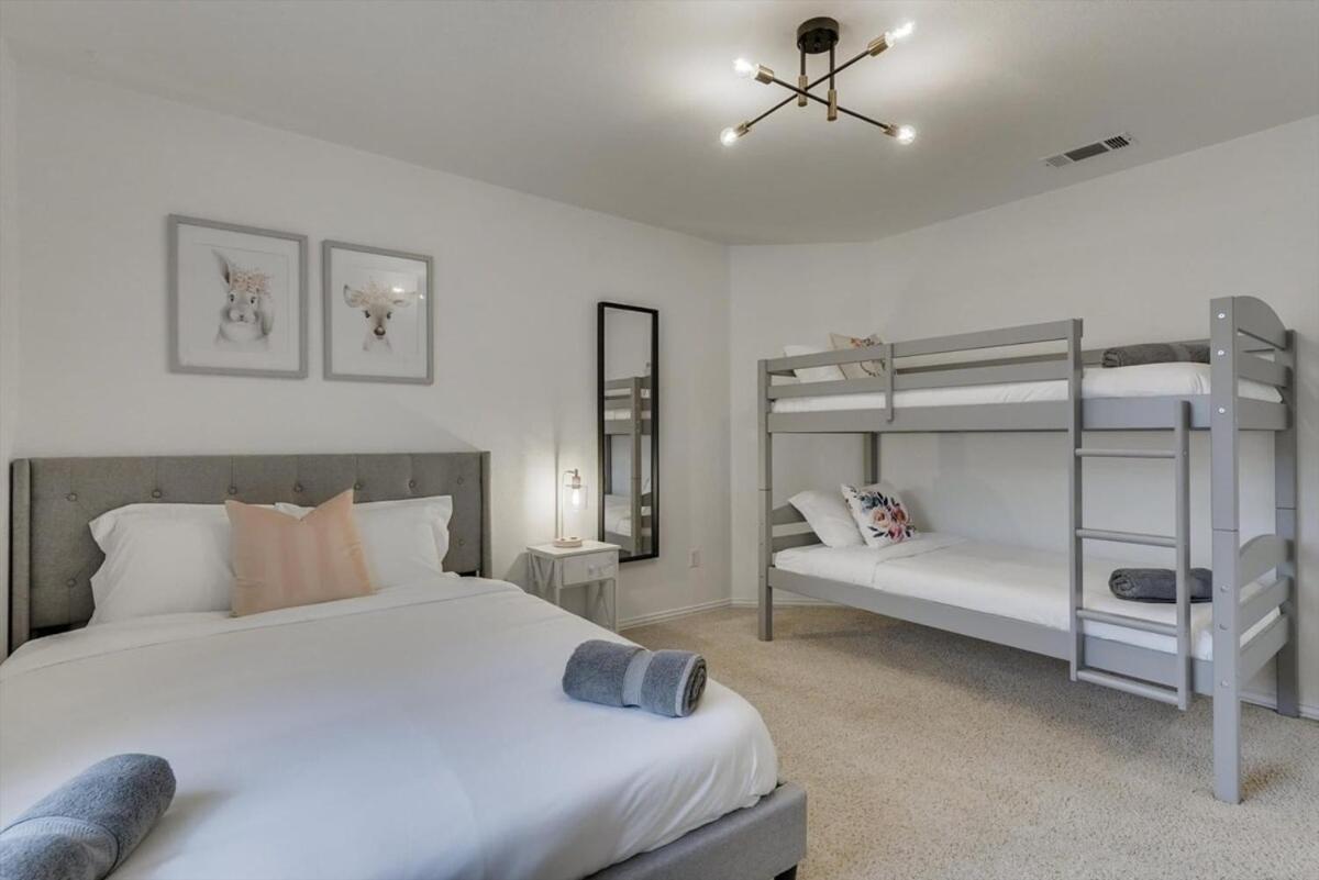 6Br 3,5Ba Home Pool, Hot Tub, Game Room -16 Guests Sachse Εξωτερικό φωτογραφία